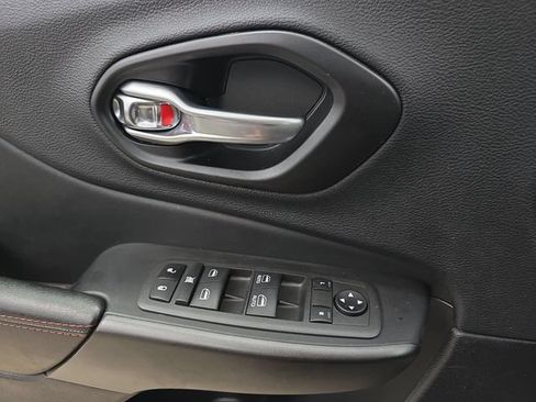 Used 2022 Jeep Cherokee Trailhawk w/ Comfort/Convenience Group AWD/4WD image 24