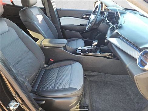Used 2025 Chevrolet Trax LT w/ LT Convenience Package image 20