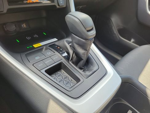 Used 2025 Toyota RAV4 XLE image 28