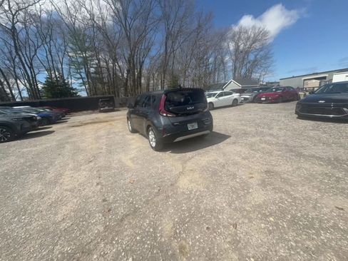 Used 2025 Kia Soul LX w/ LX Technology Package FWD image 16