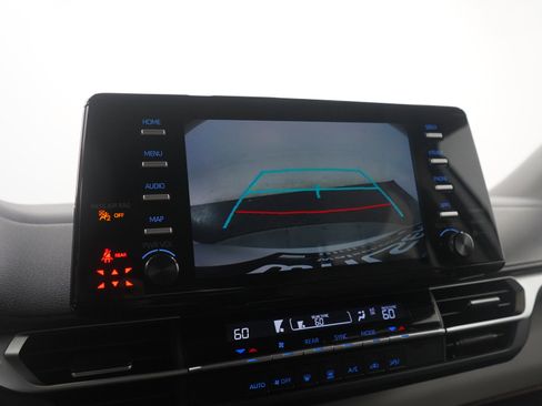 Used 2022 Toyota Sienna LE image 27