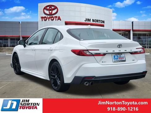Used 2025 Toyota Camry SE FWD image 7