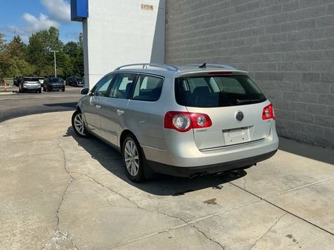 Used 2010 Volkswagen Passat Komfort FWD image 8