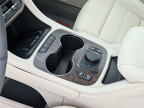 Used 2022 GMC Acadia Denali w/ Denali Technology Package FWD image 17