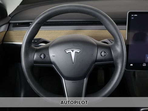 Used 2022 Tesla Model 3 Long Range AWD/4WD image 3