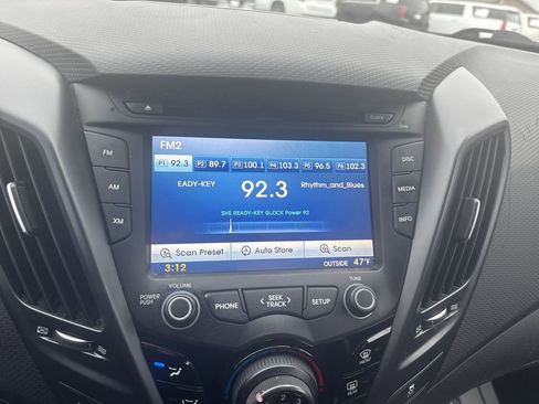 Used 2016 Hyundai Veloster Turbo image 25