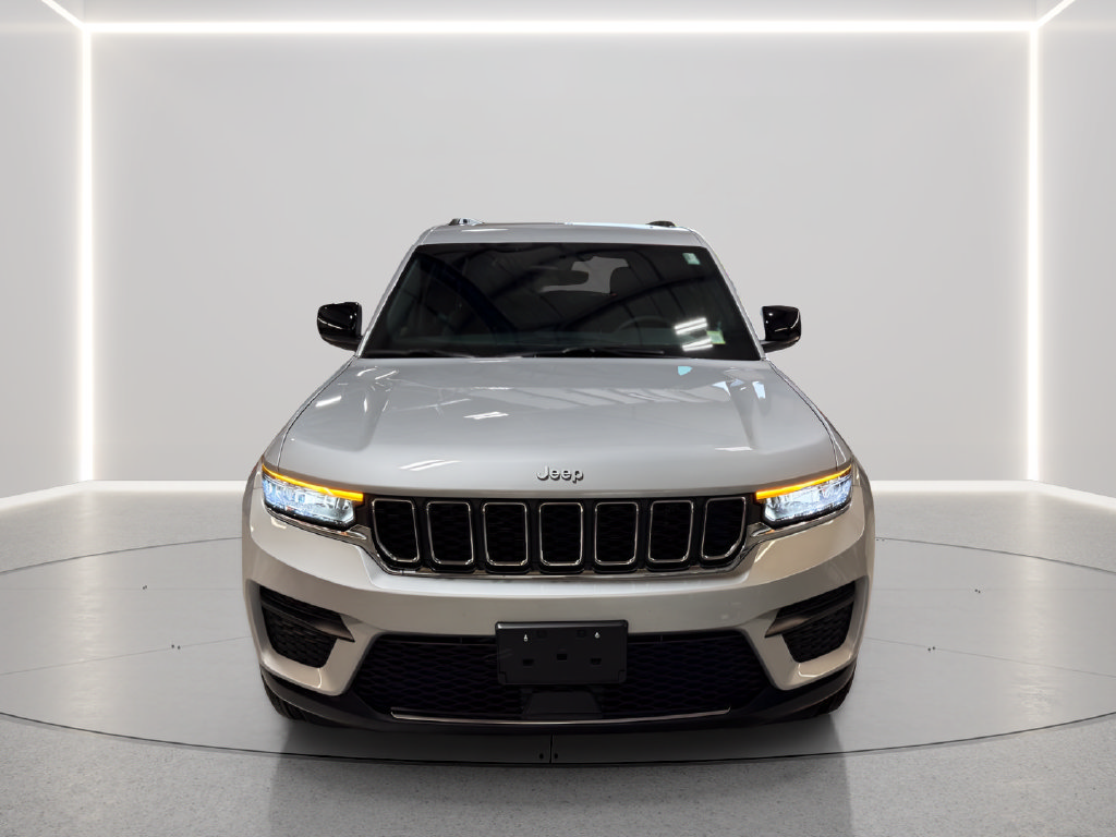 Certified 2025 Jeep Grand Cherokee Laredo X AWD/4WD image 5