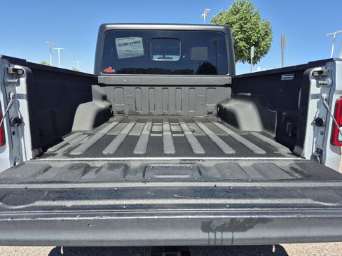 Used 2022 Jeep Gladiator Overland w/ Popular Equipment Package AWD/4WD image 20