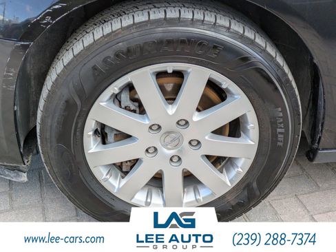 Used 2016 Chrysler Town & Country Touring image 8