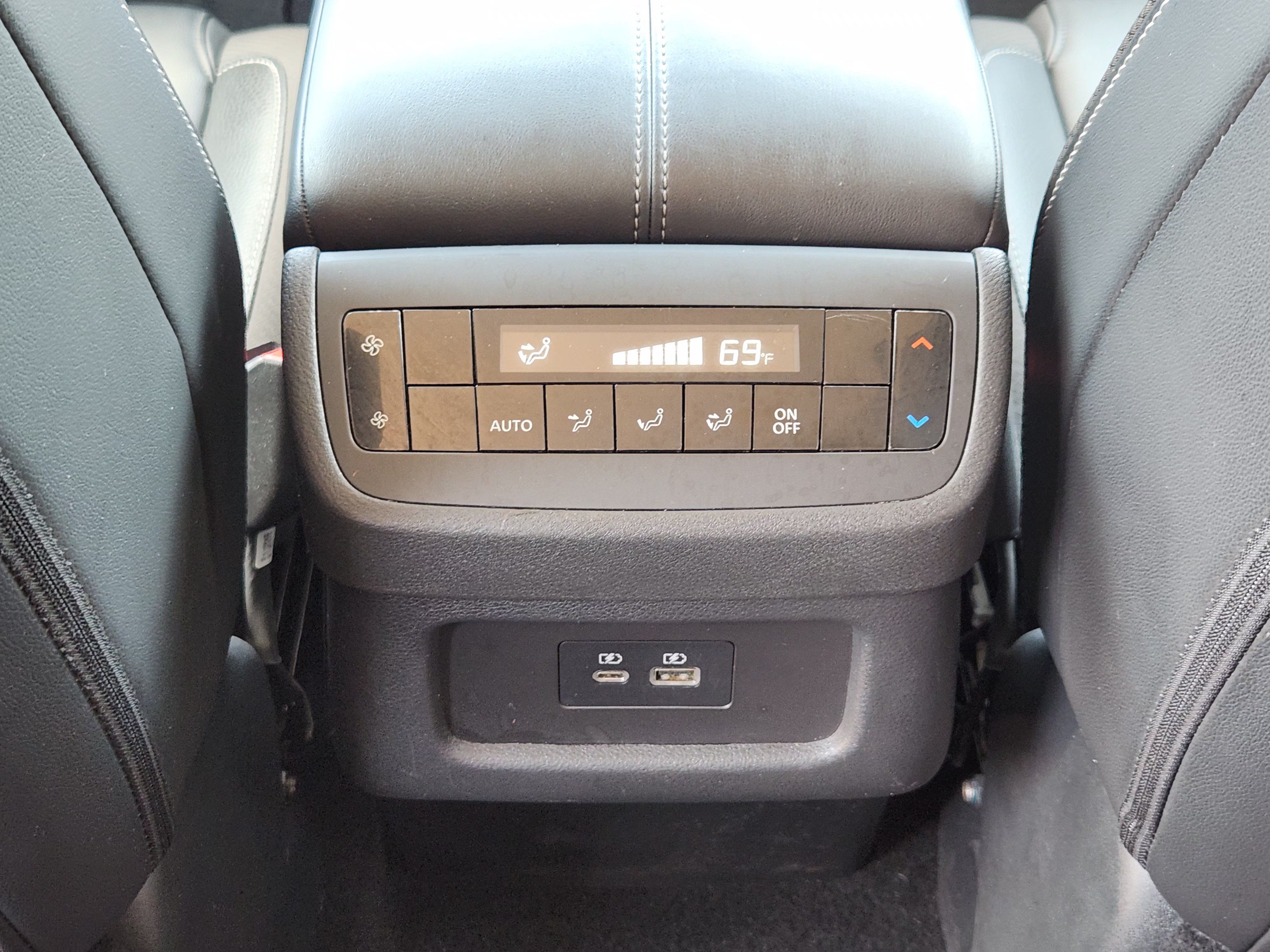 Used 2025 Nissan Pathfinder SL FWD image 30