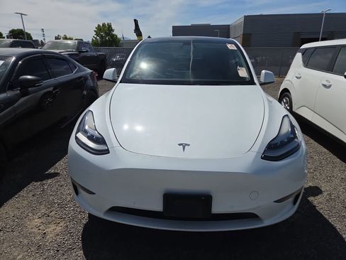 Used 2022 Tesla Model Y Long Range AWD/4WD image 5