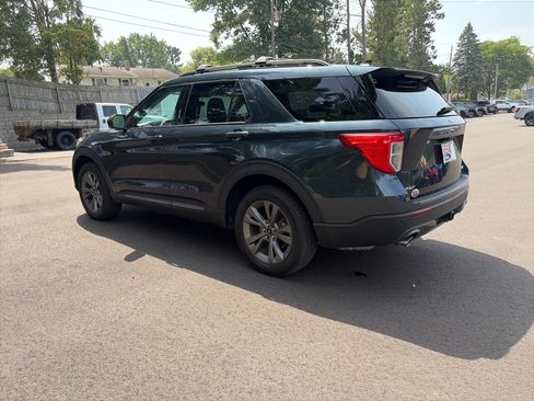 Used 2024 Ford Explorer XLT w/ Equipment Group 202A AWD/4WD image 4
