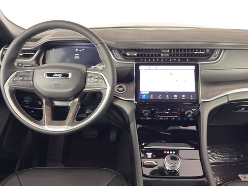 New 2025 Jeep Grand Cherokee L Limited AWD/4WD image 9
