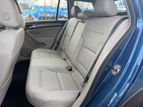 Used 2017 Volkswagen Golf Alltrack S image 17