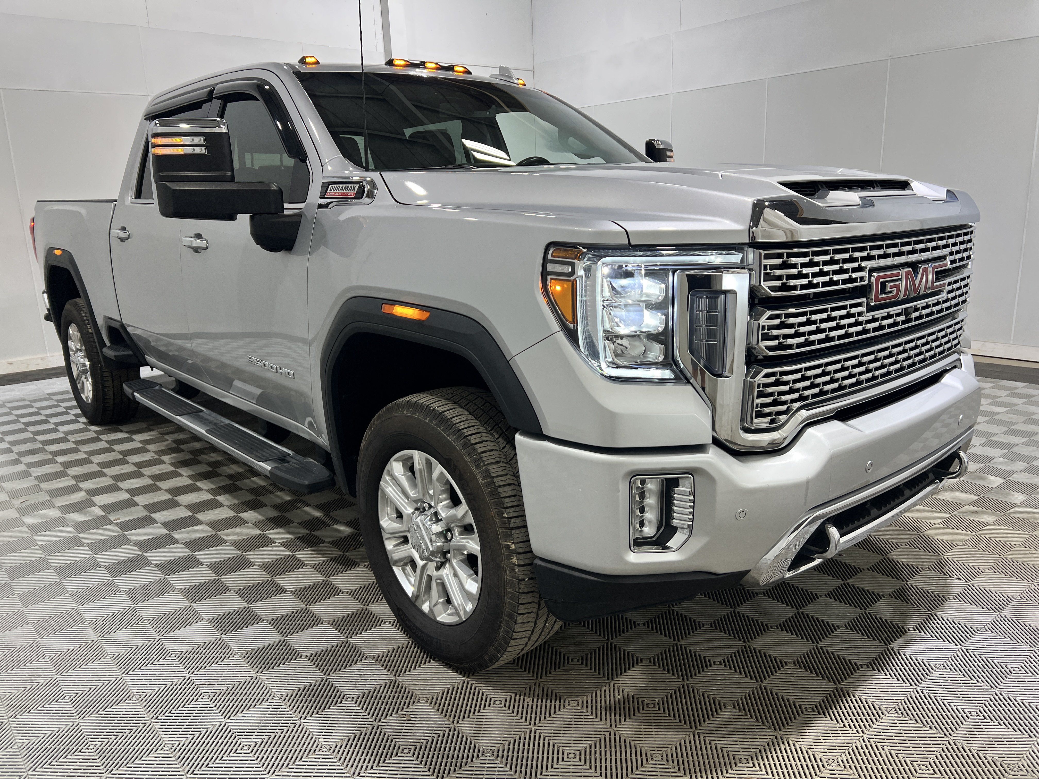 Used 2022 GMC Sierra 3500 Denali AWD/4WD image 4