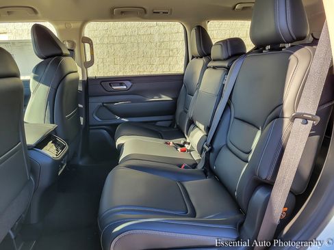 New 2026 Nissan Armada SV image 9