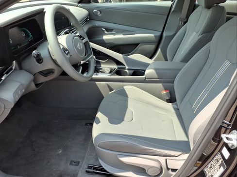 Used 2025 Hyundai Elantra Hybrid FWD image 12