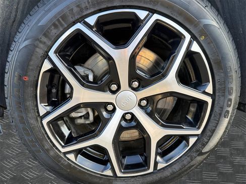 Certified 2024 Jeep Compass Limited image 20