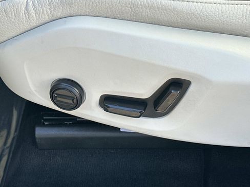 Used 2020 Volvo XC60 T8 Momentum w/ Protection Package Premier image 19