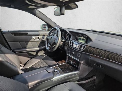 Used 2016 Mercedes-Benz E 400 4MATIC Sedan image 11