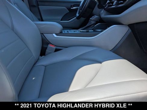 Used 2021 Toyota Highlander XLE AWD/4WD image 26