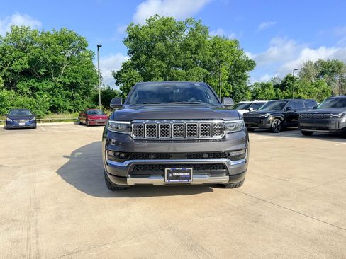 Used 2022 Jeep Grand Wagoneer Series II AWD/4WD image 2