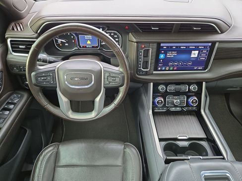 Used 2021 GMC Yukon XL Denali w/ Denali Premium Package AWD/4WD image 14