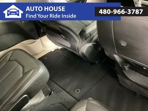 Used 2024 Chrysler Pacifica Touring-L image 26