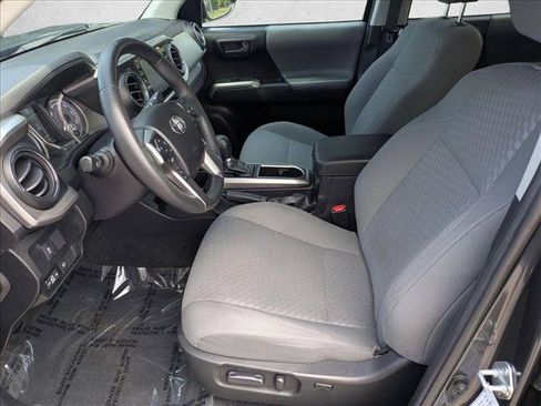 Used 2022 Toyota Tacoma SR5 AWD/4WD image 15