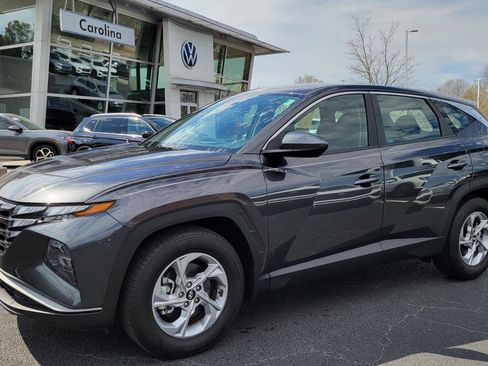 Used 2024 Hyundai Tucson SE image 1