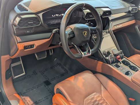 Used 2022 Lamborghini Urus AWD/4WD image 10
