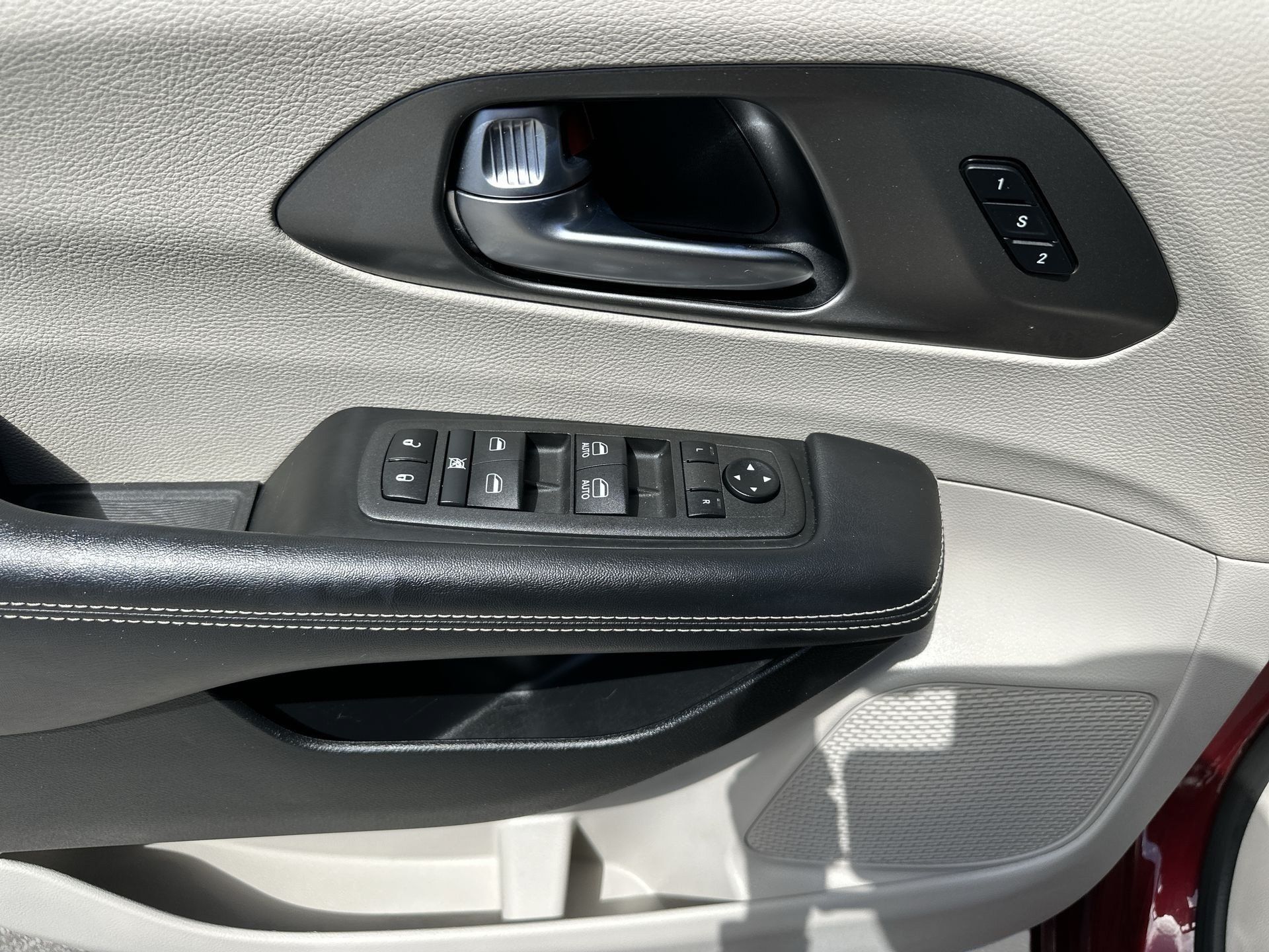 Used 2022 Chrysler Pacifica Touring-L AWD/4WD image 23