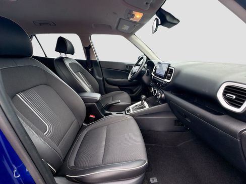 Used 2023 Hyundai Venue Limited FWD image 30