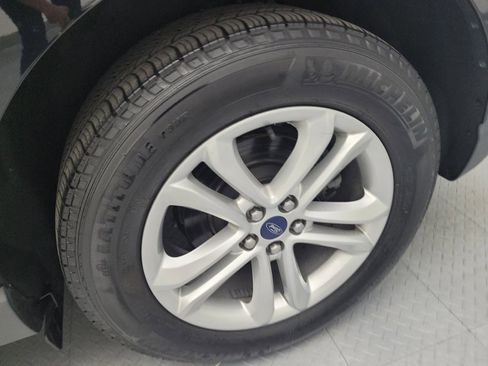 Used 2019 Ford Edge SEL FWD image 31