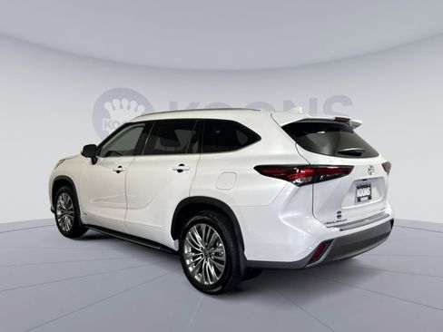 Used 2026 Toyota Highlander Platinum AWD/4WD image 4