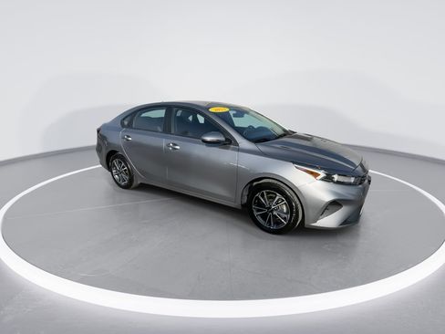 Used 2023 Kia Forte LXS w/ LXS Technology Package image 2