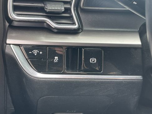 Used 2024 Kia Sportage EX FWD image 30