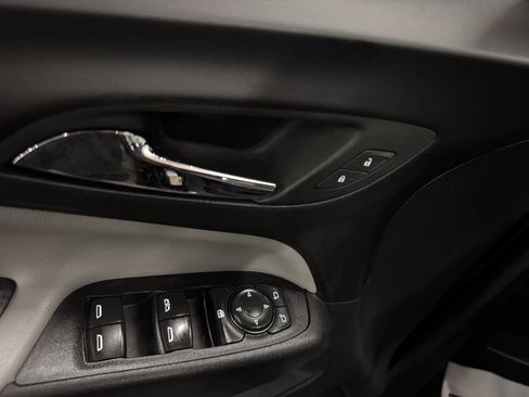 Used 2020 Chevrolet Equinox LS w/ LS Convenience Package image 26