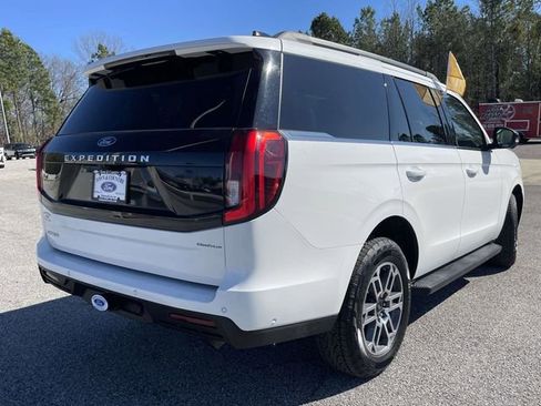 Certified 2025 Ford Expedition Active image 3