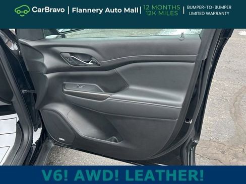 Certified 2023 GMC Acadia SLT w/ Preferred Package image 28