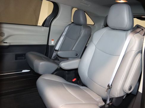 Used 2023 Toyota Sienna XLE image 52