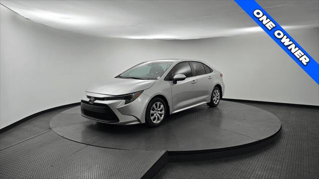 Used 2025 Toyota Corolla LE FWD image 2