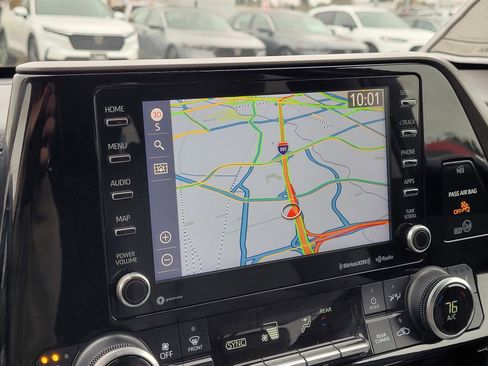 Used 2021 Toyota Highlander XLE image 24