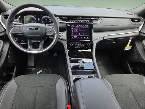 New 2025 Jeep Grand Cherokee L Altitude image 12
