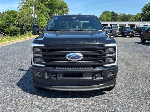 Used 2025 Ford F250 Platinum AWD/4WD image 2