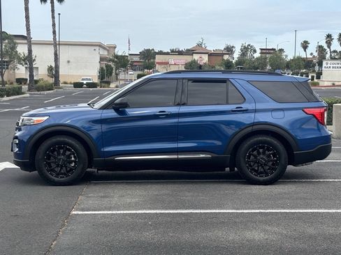 Used 2020 Ford Explorer XLT w/ Equipment Group 202A RWD image 4