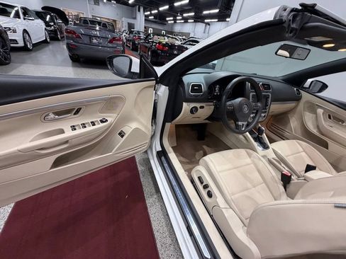 Used 2013 Volkswagen Eos Komfort FWD image 21