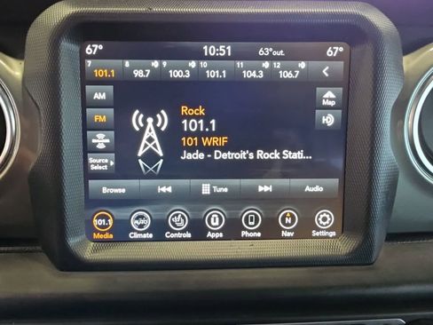 Used 2023 Jeep Wrangler Unlimited Sahara w/ Cold Weather Group AWD/4WD image 24