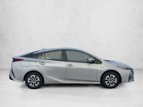 Used 2017 Toyota Prius Prime Plus image 4