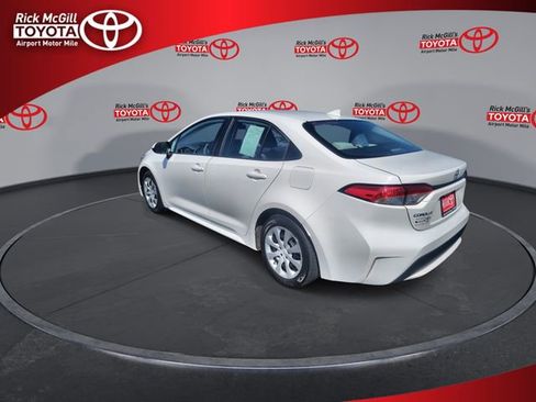 Used 2022 Toyota Corolla LE FWD image 6